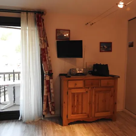 Aux Pieds Des Cimes * Enchastrayes