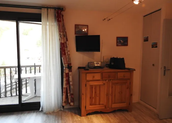 Aux Pieds Des Cimes * Enchastrayes