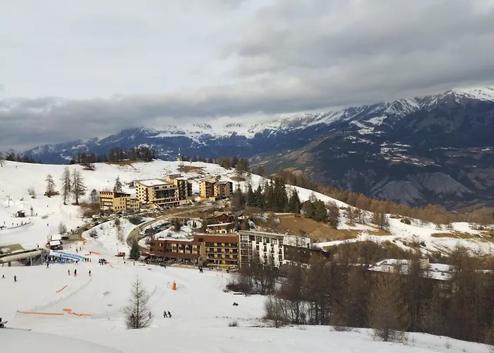 Aux Pieds Des Cimes Enchastrayes